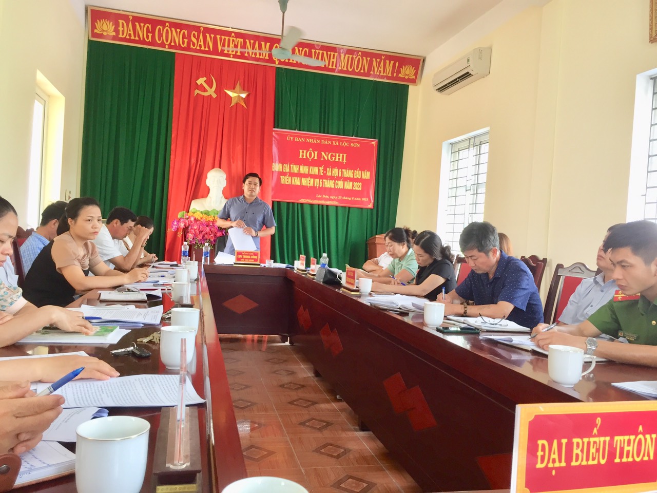 Ủy ban nhân dân xã Lộc Sơn tổ chức hội nghị đánh giá tình hình kinh tế - xã hội 6 tháng đầu năm. Triển khai nhiệm vụ 6 tháng cuối năm 2023.