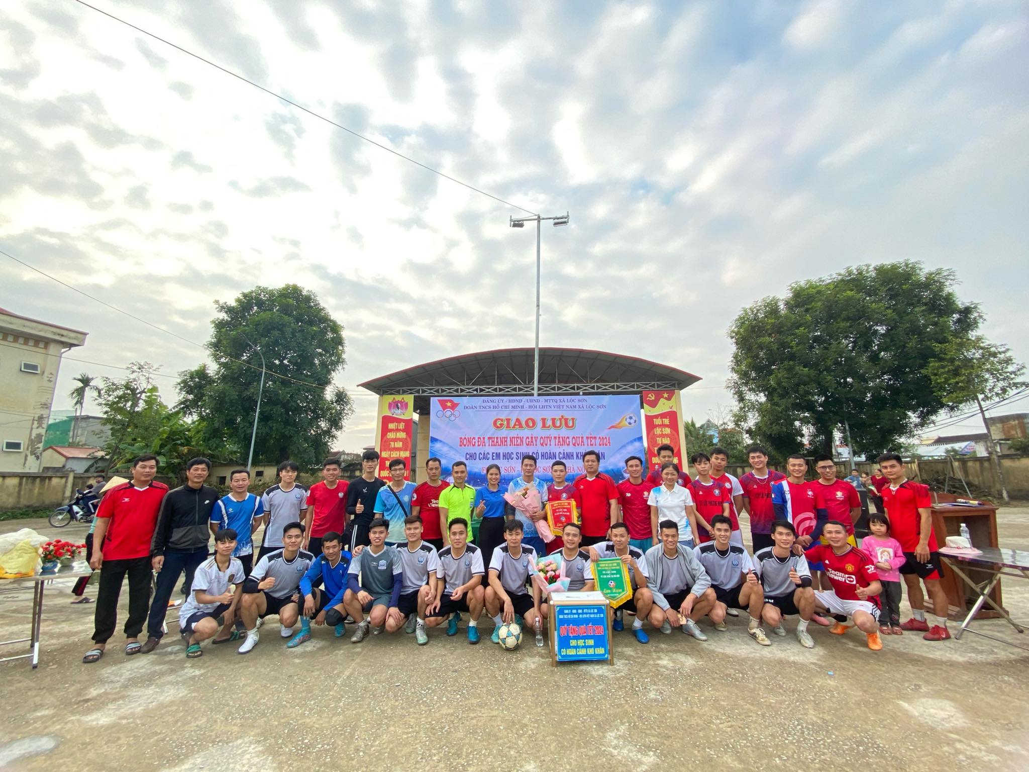 Xã Lộc Sơn tổ chức giao lưu bóng đá thanh niên gây quỹ ủng hộ các em học sinh có hoàn cảnh khó khăn trong dịp Tết Nguyên Đán Giáp Thìn 2024!